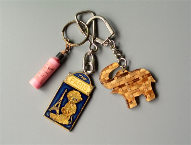 ヨーロッパから ヴィンテージキーホルダー 3個セット Vintage keychain アンティーク_240313
