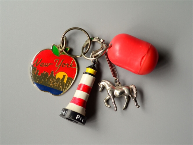 ヨーロッパから ヴィンテージキーホルダー 3個セット Vintage keychain アンティーク_240313