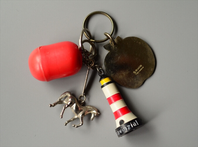 ヨーロッパから ヴィンテージキーホルダー 3個セット Vintage keychain アンティーク_240313