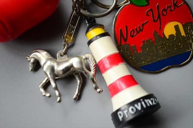 ヨーロッパから ヴィンテージキーホルダー 3個セット Vintage keychain アンティーク_240313