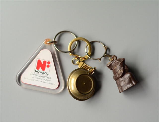 ヨーロッパから ヴィンテージキーホルダー 3個セット Vintage keychain アンティーク_240313