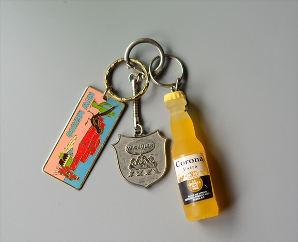 ヨーロッパから ヴィンテージキーホルダー 3個セット Vintage keychain アンティーク_240313