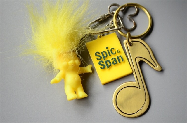 ヨーロッパから ヴィンテージキーホルダー 3個セット Vintage keychain アンティーク_240313