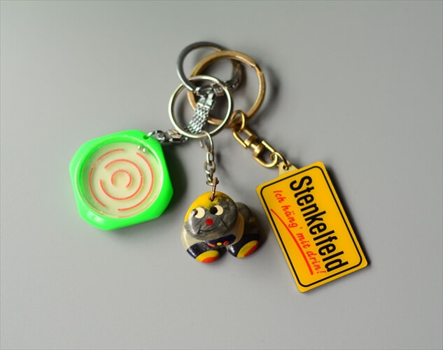 ヨーロッパから ヴィンテージキーホルダー 3個セット Vintage keychain アンティーク_240313