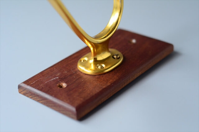 デンマークから チークx真鍮色の壁掛けコートフック ハンガー 北欧