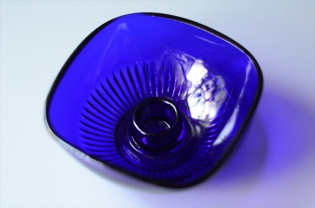 デンマークから きれいな瑠璃色 ブルー ガラスのキャンドルホルダー 器 ヴィンテージ アンティーク_240705