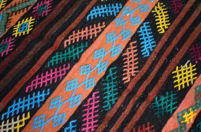 トルコ Toros山脈ノマドによる オールドキリム ラグ 176x119cm