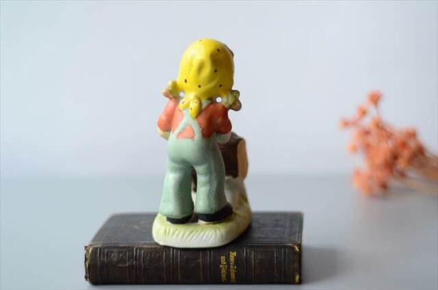 ドイツから丸太を切る女の子 陶器フィギュア Goebel Hummel フンメルを
