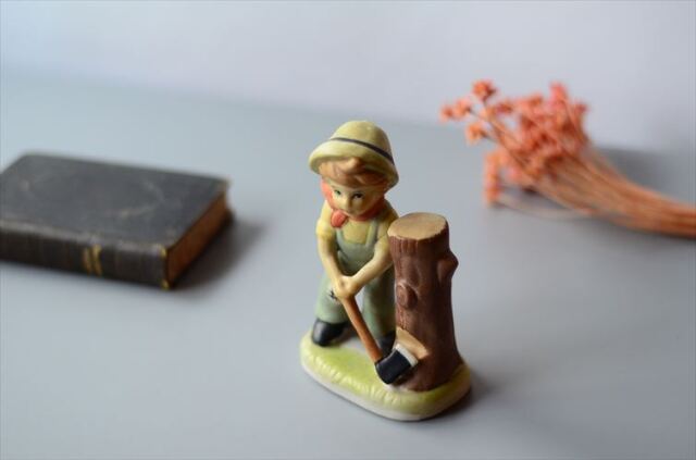 ドイツから木を切る男の子 陶器フィギュア Goebel Hummel フンメルを