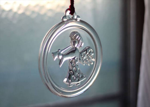 デンマークより ラッパを吹く天使のガラスオーナメント サン