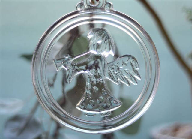 デンマークより ラッパを吹く天使のガラスオーナメント サン