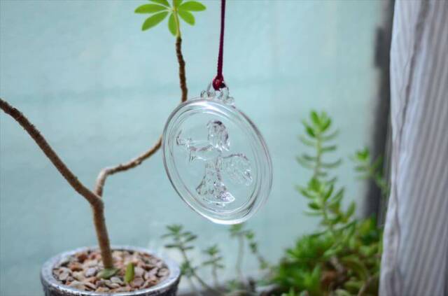 デンマークより ラッパを吹く天使のガラスオーナメント サン