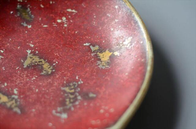 ドイツ製 ヴィンテージ 金彩と赤い釉調のトライアングルプレート 19cm 陶器 トレー トレイ アンティーク