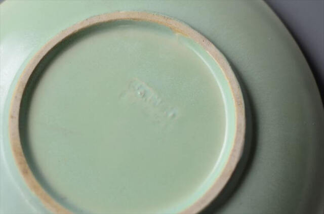 ドイツ製 ヴィンテージ 金彩と赤い釉調のトライアングルプレート 19cm 陶器 トレー トレイ アンティーク