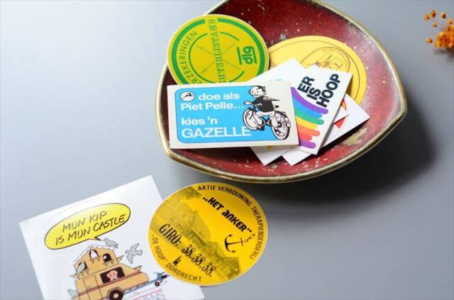 ドイツ製 ヴィンテージ 金彩と赤い釉調のトライアングルプレート 19cm 陶器 トレー トレイ アンティーク