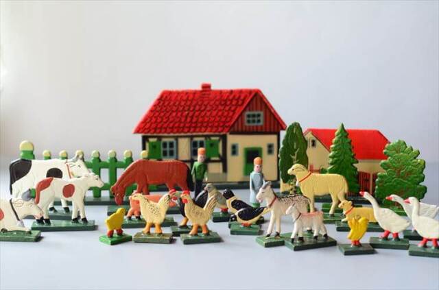 ドイツ エルツ山地製 かわいい木製の動物オブジェ にわとり 置物