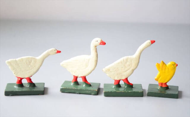 ドイツ エルツ山地製 かわいい木製の動物オブジェ あひる 鳩