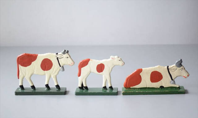 ドイツ エルツ山地製 かわいい木製の動物オブジェ ウシ 牛 置物 アートピース フィギュア ヴィンテージ_250523