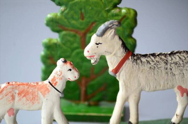 ドイツ エルツ山地製 かわいい木製の動物オブジェ 羊 ヤギ 置物