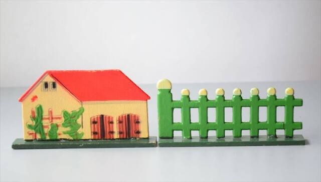 ドイツ エルツ山地製 かわいい木製の家オブジェ HOUSE 牧場 置物 アートピース フィギュア ヴィンテージ_250523