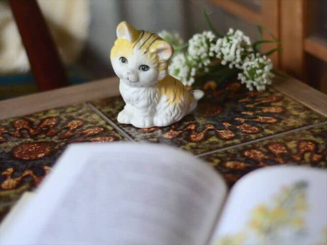 ドイツから レトロな表情のかわいいネコ 陶器 磁器 オブジェ 猫 キャット フィギュア ヴィンテージ アンティーク