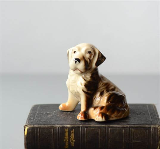 イングランドから セントバーナードらしき子犬 磁器 オブジェ イヌ 犬 フィギュア ヴィンテージ アンティーク