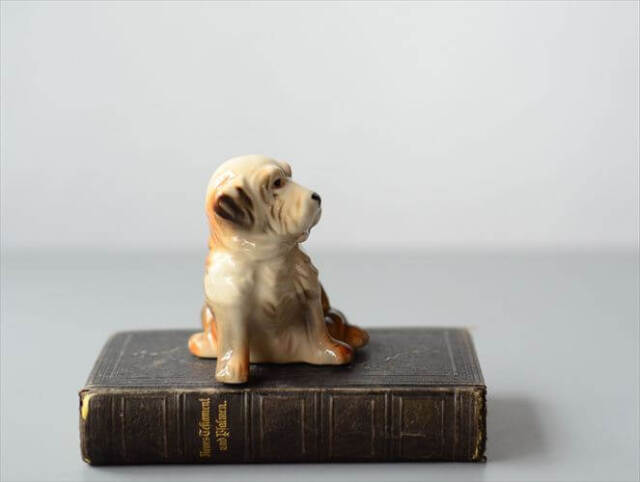 イングランドから セントバーナードらしき子犬 磁器 オブジェ イヌ 犬