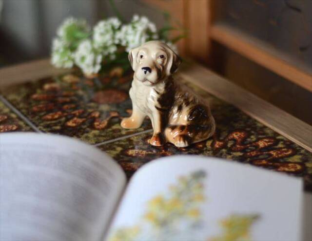 イングランドから セントバーナードらしき子犬 磁器 オブジェ イヌ 犬 フィギュア ヴィンテージ アンティーク