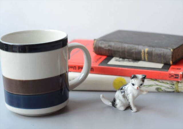 ドイツから 手招きするネコ 陶器のオブジェ ディスプレイ 置物