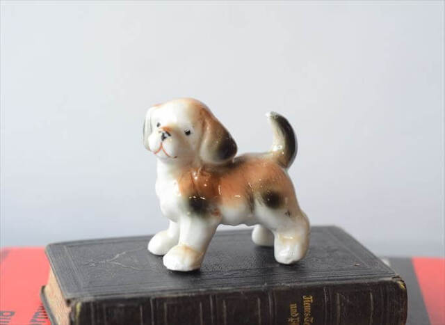 犬の置物　エレガントでボリューミーな素敵なワンちゃん　アンティーク-ヴィンテージ フランスから かわいいビーグル犬 陶器のオブジェ ディスプレイ