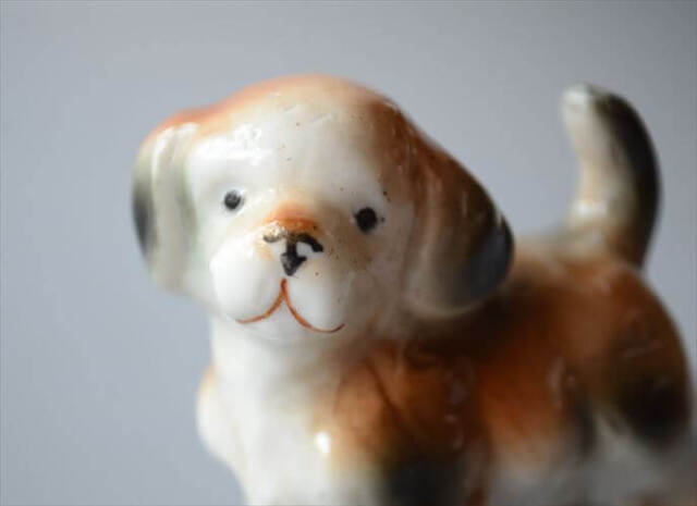 フランスから かわいいビーグル犬 陶器のオブジェ ディスプレイ 置物