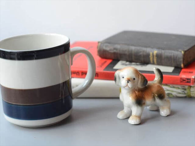 フランスから かわいいビーグル犬 陶器のオブジェ ディスプレイ