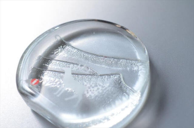 フィンランド製 iittala 雪山とトナカイ ガラス オブジェ