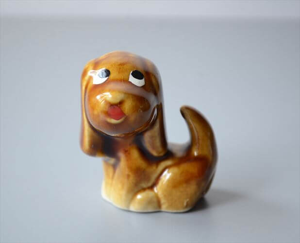 ドイツから かわいい垂れ耳の犬 陶器のオブジェ 置物 フィギュア