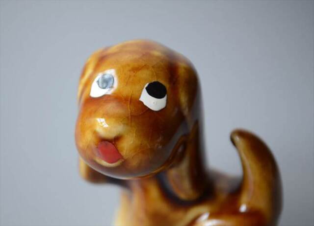 ドイツから かわいい垂れ耳の犬 陶器のオブジェ 置物 フィギュア