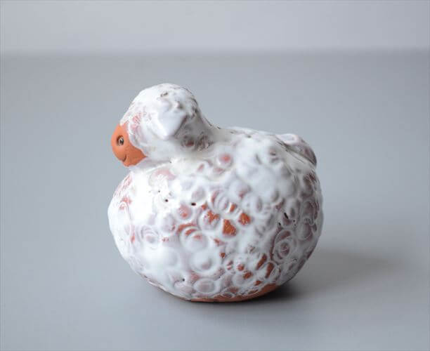 ドイツから 丸みがかわいい陶器の羊 オブジェ 置物 フィギュア