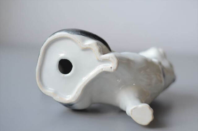 フランスから すこし上目なかわいいネコ オブジェ 白磁器 猫 キャット