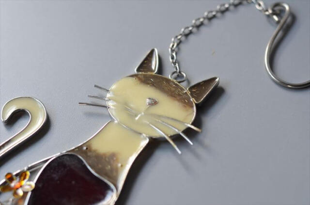 ドイツから かわいいステンドグラス風の猫 サンキャッチャー 吊り下げ
