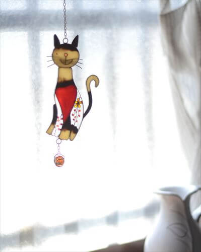 ドイツから かわいいステンドグラス風の猫 サンキャッチャー 吊り下げ