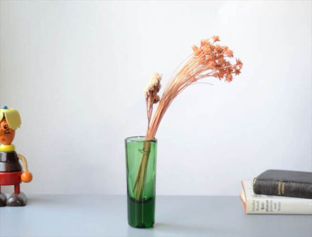 フィンランドから きれいなグリーンガラスの花瓶 iittala L?yt