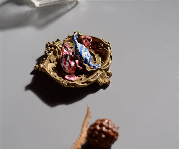フランスから 装飾が美しいソリッドブラスのトレー 真鍮 トレイ 豆皿 アールヌーボー ヴィンテージ アンティーク