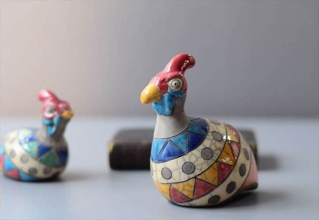南アフリカの楽焼 カラフルなホロホロ鳥 Raku pottery Guinea Fowl