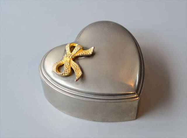 フランスのブロカントから ハートの小物入れ ジュエリーボックス 置物 オブジェ 飾り アンティーク ヴィンテージ_260206