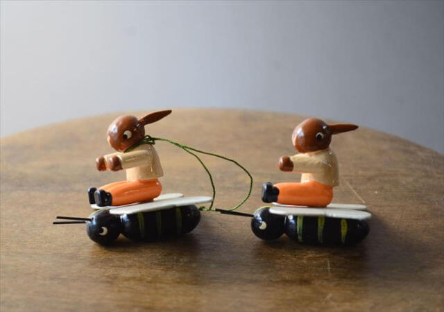 ドイツ製 ヴィンテージ かわいい木製のイースターバニー ハンドメイド 木工芸品 うさぎ 置物 フィギュア_260318