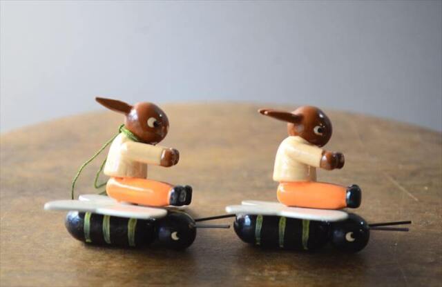 ドイツ製 ヴィンテージ かわいい木製のイースターバニー ハンドメイド 木工芸品 うさぎ 置物 フィギュア_260318