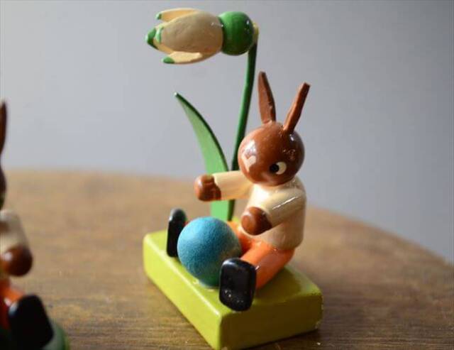 ドイツ製 ヴィンテージ かわいい木製のイースターバニー ハンドメイド 木工芸品 うさぎ 置物 フィギュア_260318