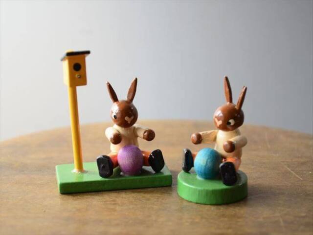 ドイツ製 ヴィンテージ かわいい木製のイースターバニー ハンドメイド 木工芸品 うさぎ 置物 フィギュア_260318