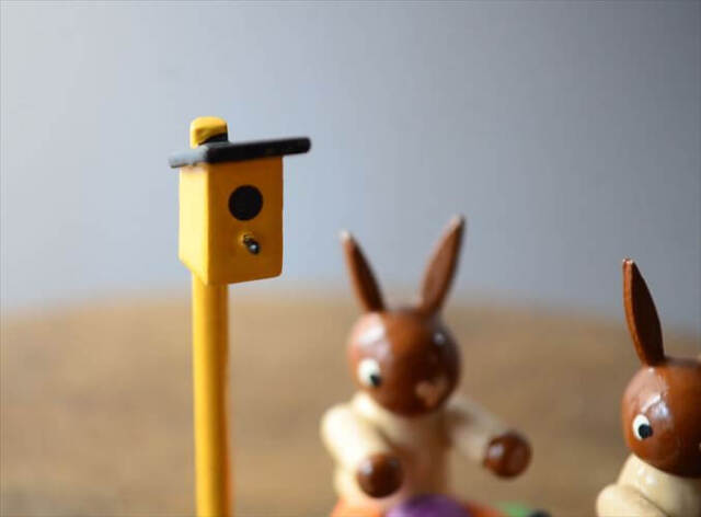 ドイツ製 ヴィンテージ かわいい木製のイースターバニー ハンドメイド 木工芸品 うさぎ 置物 フィギュア_260318