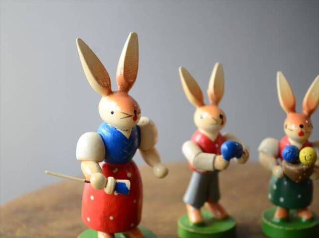 ドイツ製 ヴィンテージ かわいい木製のイースターバニー ハンドメイド 木工芸品 うさぎ 置物 フィギュア_260318