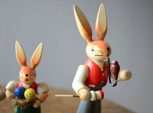 ドイツ製 ヴィンテージ かわいい木製のイースターバニー ハンドメイド 木工芸品 うさぎ 置物 フィギュア_260318